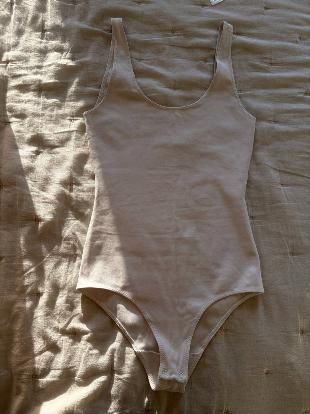 Aritzia Scoop Neck Sleeveless Bodysuit in White
